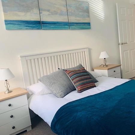 Ferry House Apartment Пемброук Док Екстериор снимка