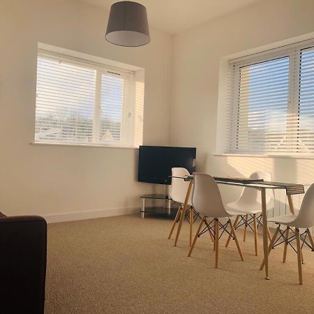 Ferry House Apartment Пемброук Док Екстериор снимка