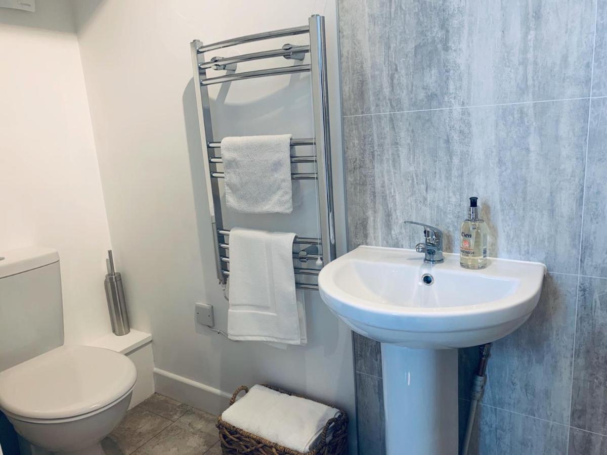 Ferry House Apartment Пемброук Док Екстериор снимка