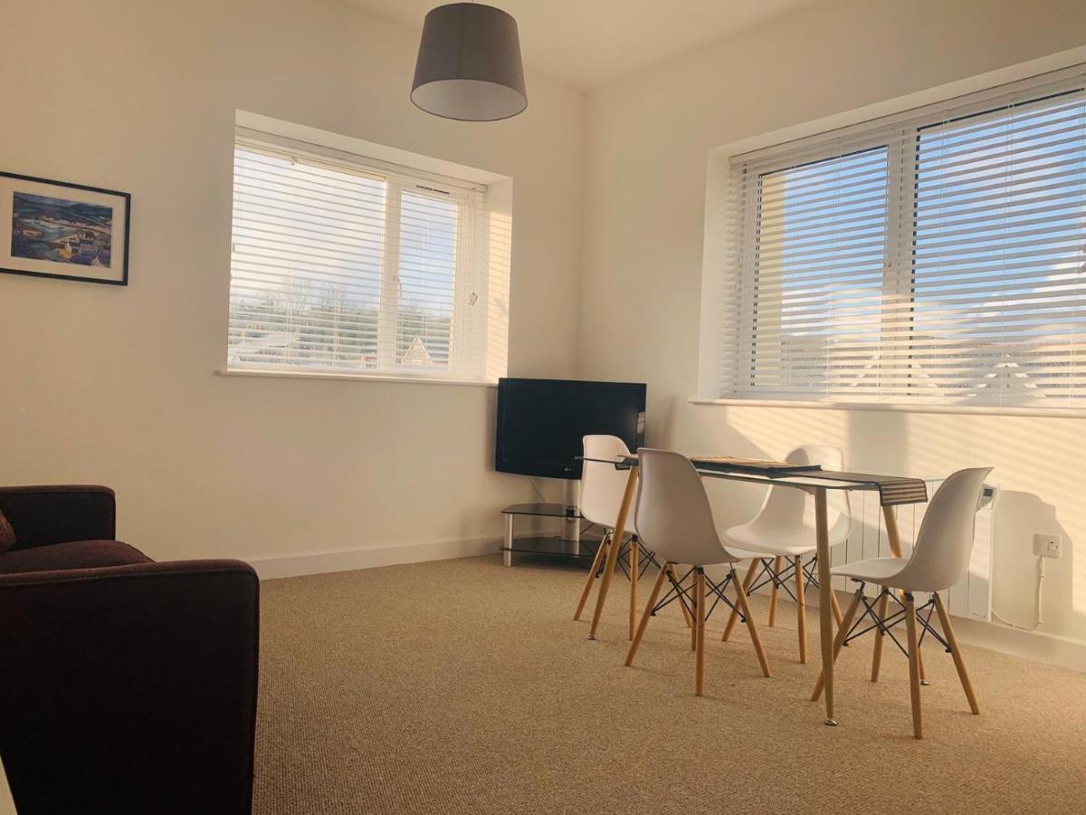Ferry House Apartment Пемброук Док Екстериор снимка