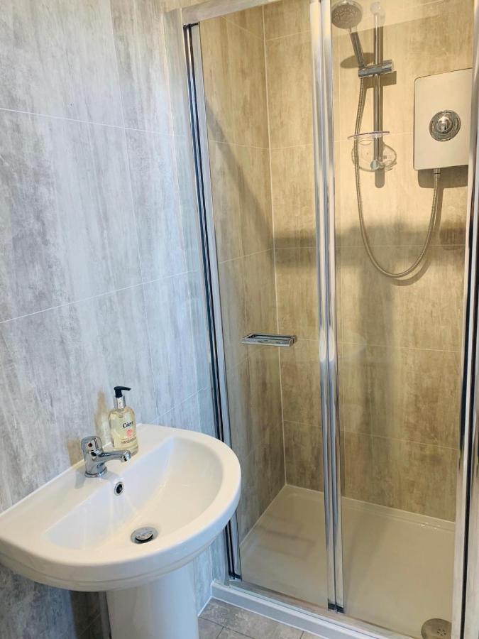 Ferry House Apartment Пемброук Док Екстериор снимка