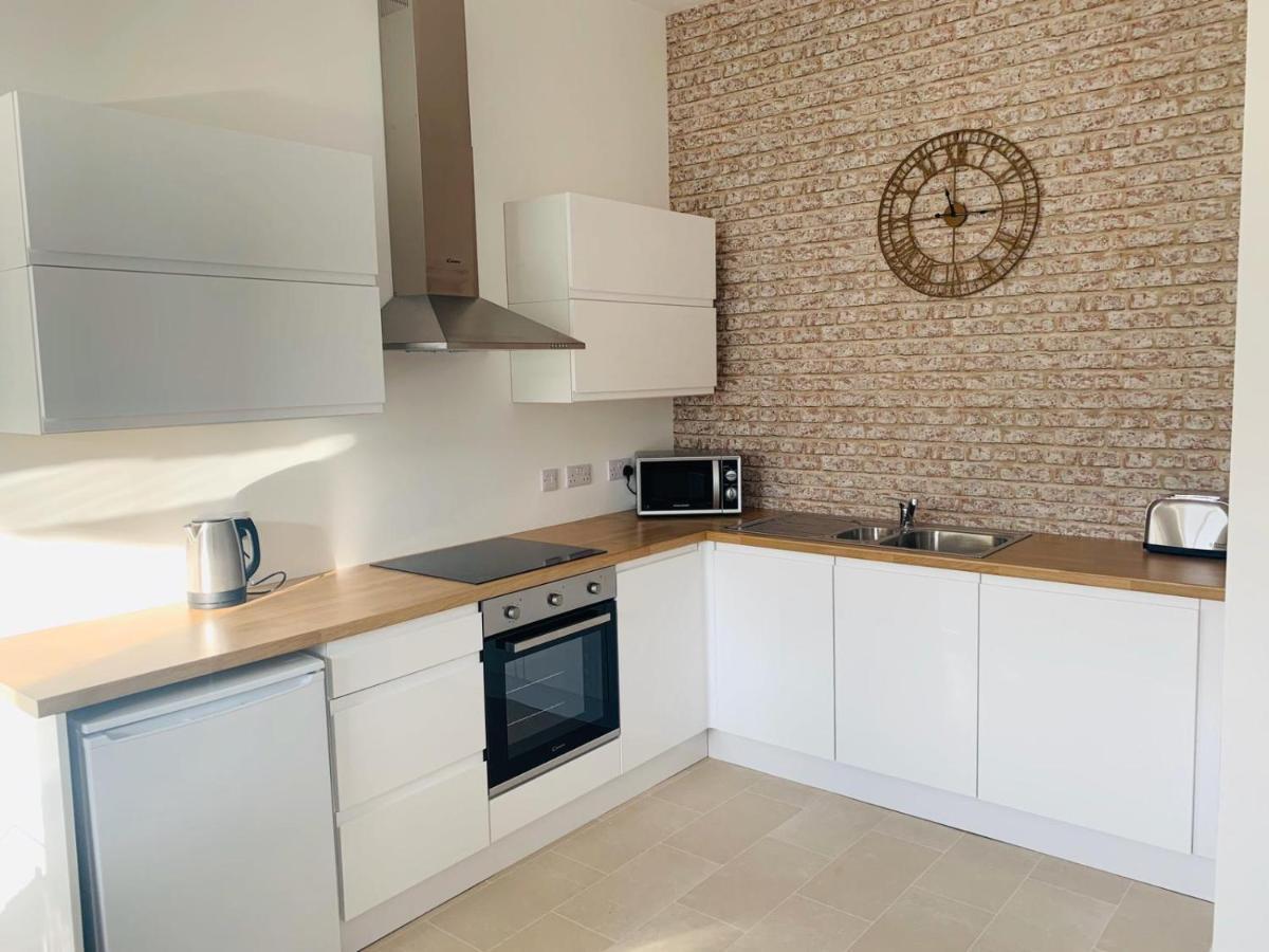 Ferry House Apartment Пемброук Док Екстериор снимка