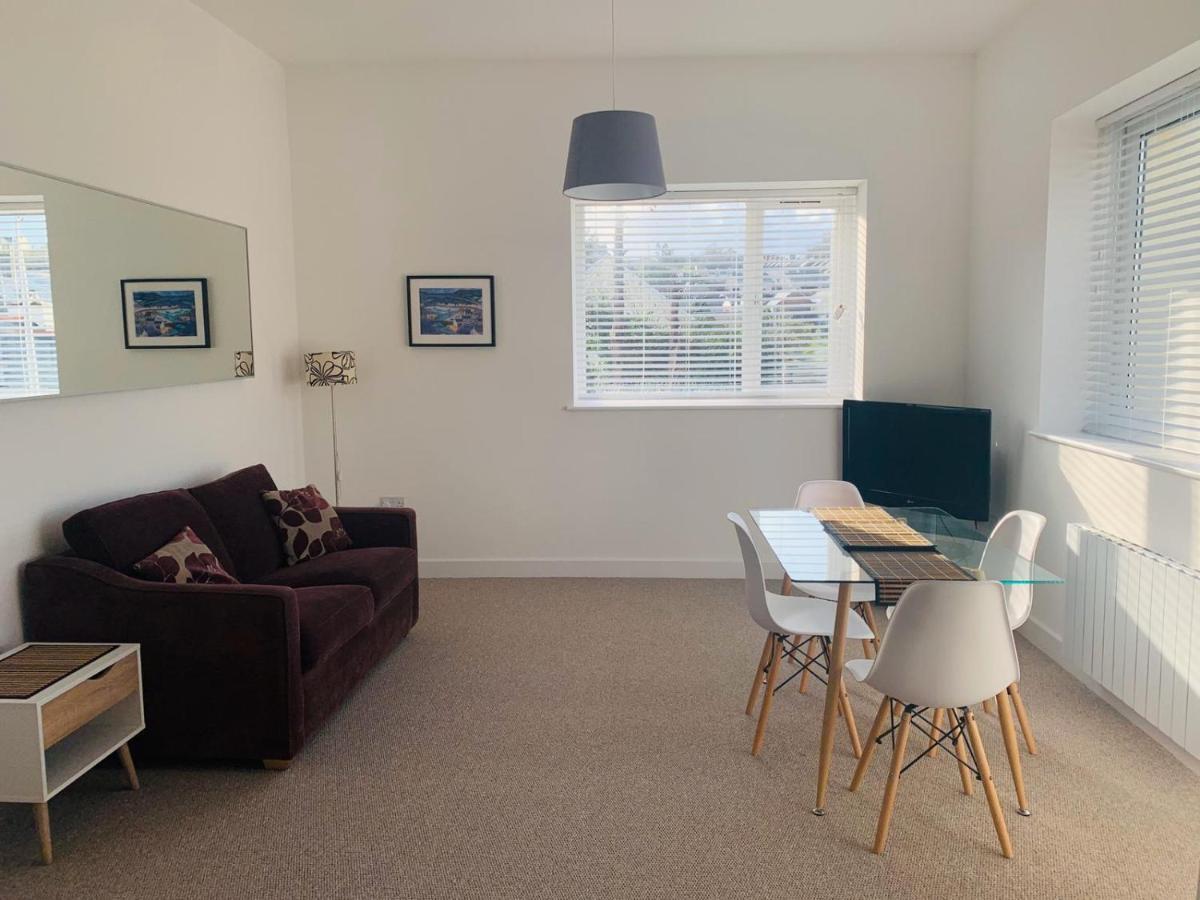 Ferry House Apartment Пемброук Док Екстериор снимка