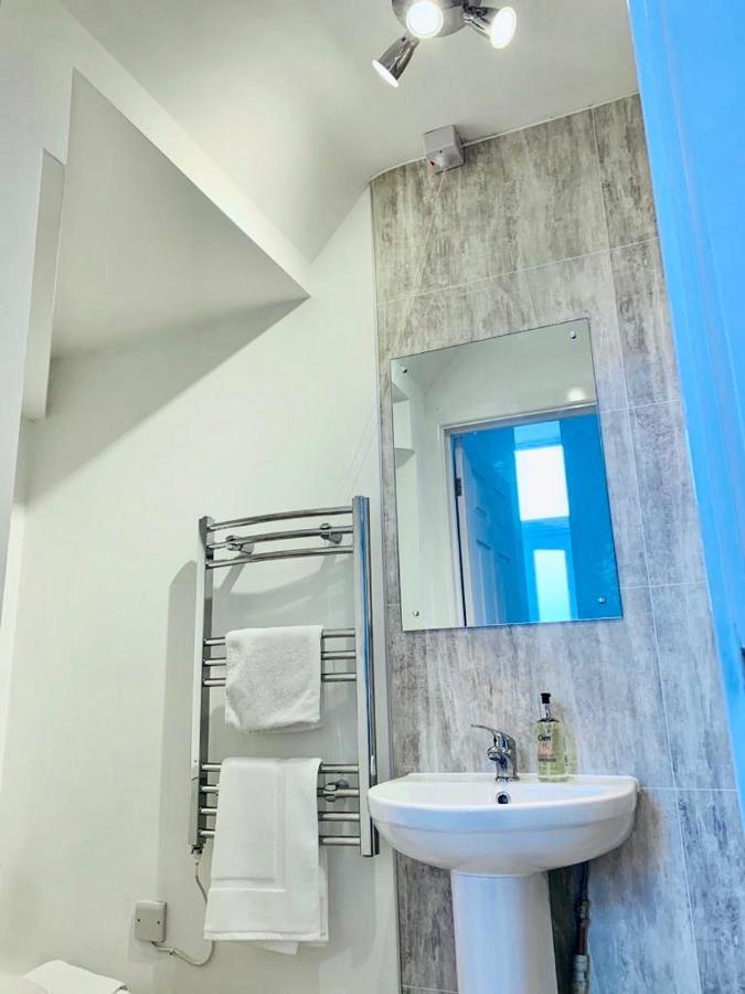 Ferry House Apartment Пемброук Док Екстериор снимка